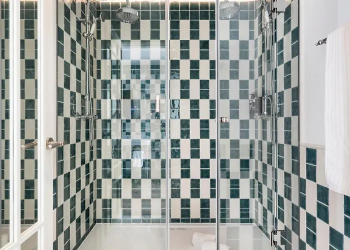 One Shot Palacio Cedofeita Порту